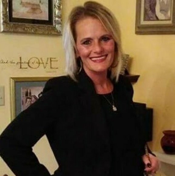 Meet your Posher, Sabrina - Picture 2 of 8